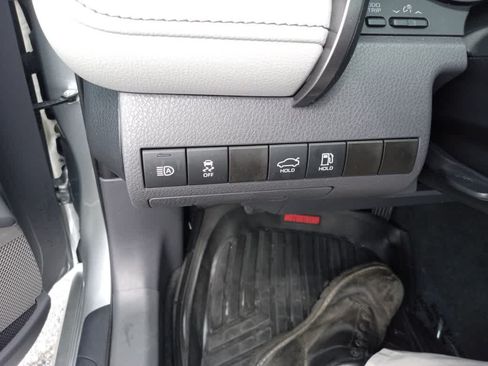 Used 2022 Toyota Camry SE FWD image 11