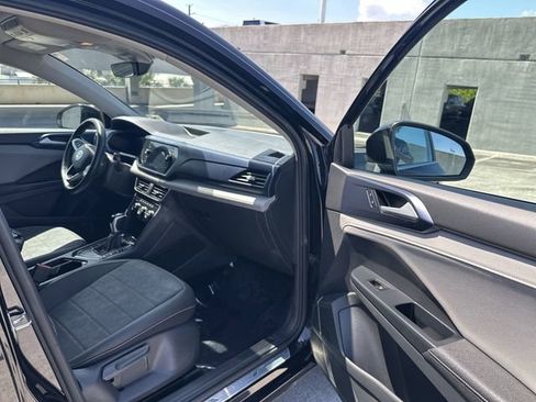 Used 2024 Volkswagen Taos SE FWD image 23