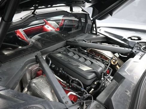 Used 2022 Chevrolet Corvette Stingray Premium Cpe w/ Z51 Performance Package RWD image 18