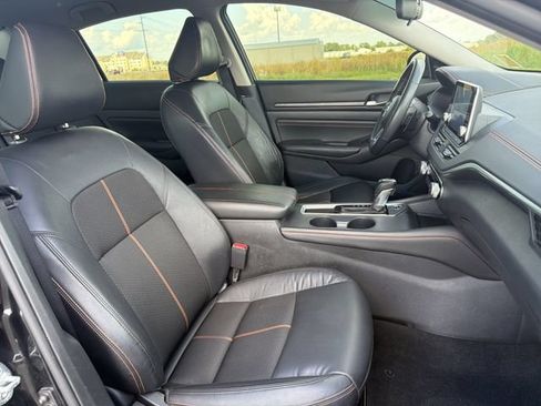 Used 2022 Nissan Altima 2.5 SR FWD image 14