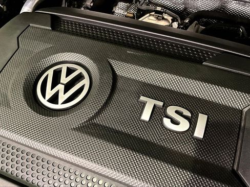 Used 2017 Volkswagen Golf S image 30