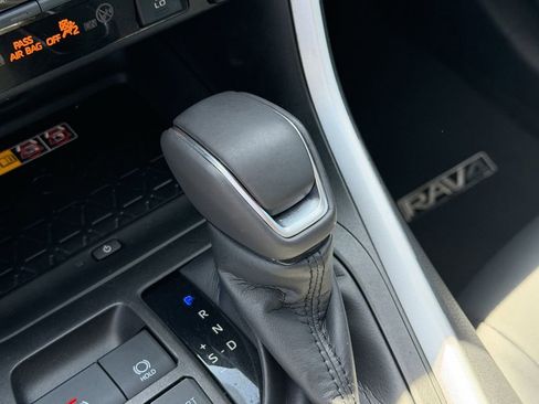 Used 2023 Toyota RAV4 XLE Premium image 21