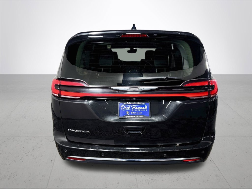Used 2023 Chrysler Pacifica Touring-L FWD image 7