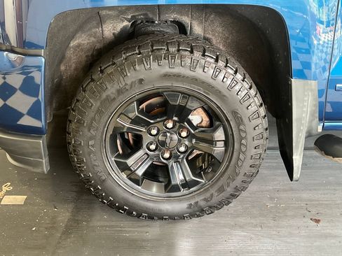 Used 2019 Chevrolet Silverado 1500 LT w/ All Star Edition AWD/4WD image 5
