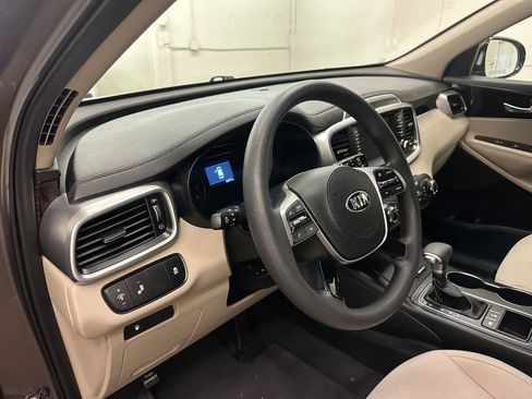 Used 2019 Kia Sorento AWD image 19