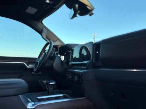 Used 2026 Chevrolet Silverado 1500 High Country AWD/4WD image 33