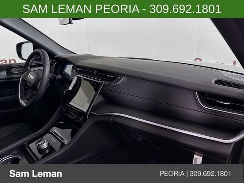 New 2025 Jeep Grand Cherokee L Altitude image 30