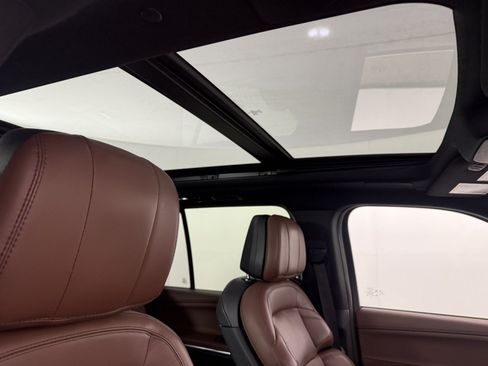 Used 2025 Lincoln Navigator Reserve AWD/4WD image 13