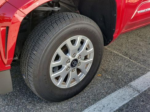 Used 2025 Toyota Tacoma SR5 image 30