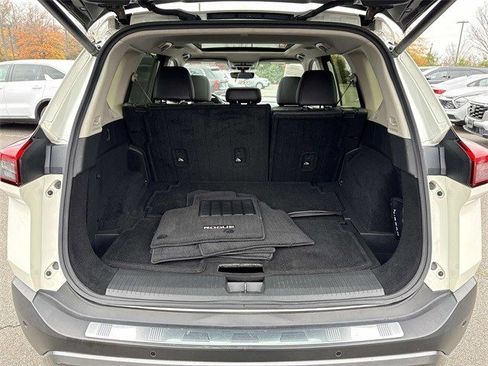 Used 2023 Nissan Rogue SL w/ SL Premium Package image 12