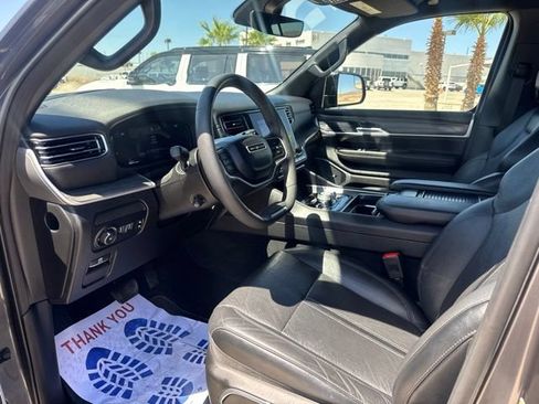 Certified 2023 Jeep Wagoneer Series III w/ Preferred Equipment Group AWD/4WD image 18