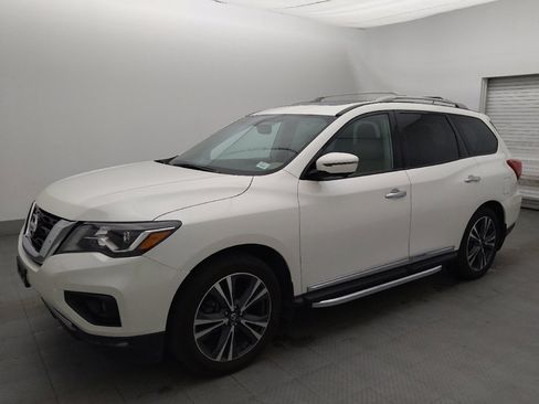 Used 2017 Nissan Pathfinder Platinum FWD image 2