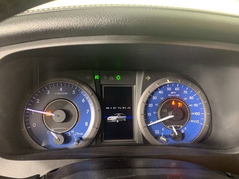 Used 2017 Toyota Sienna Limited Premium image 23