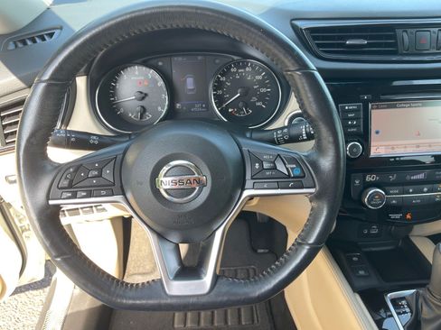 Used 2018 Nissan Rogue SL w/ Premium Package FWD image 7