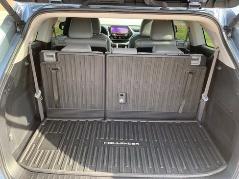 Used 2024 Toyota Highlander Platinum image 31