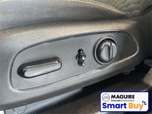 Used 2020 Chevrolet Equinox LT w/ Driver Convenience Package image 15