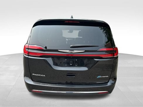 Used 2024 Chrysler Pacifica Limited FWD image 4