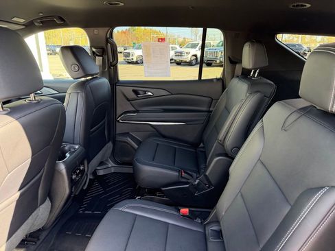 Used 2026 Chevrolet Traverse LT w/ Midnight/Sport Edition AWD/4WD image 9