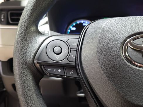 Used 2020 Toyota RAV4 XLE image 19