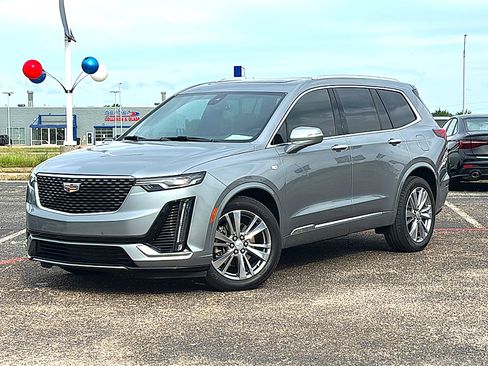 Used 2024 Cadillac XT6 Premium Luxury FWD image 2