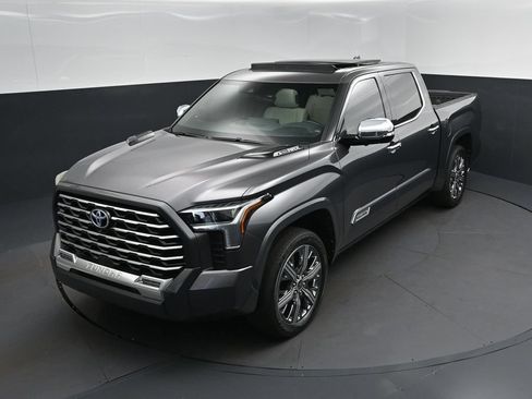 Used 2022 Toyota Tundra Capstone AWD/4WD image 32