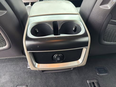Used 2025 Kia Carnival FWD image 30