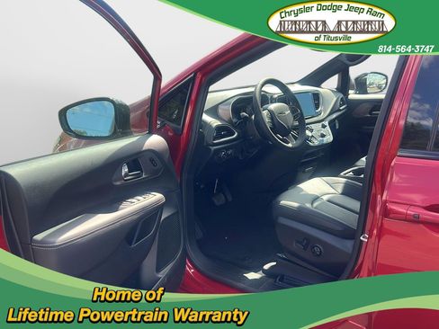 New 2026 Chrysler Pacifica Select image 18