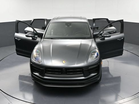 Certified 2026 Porsche Macan AWD/4WD image 34