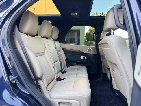 Used 2019 Land Rover Discovery HSE image 37