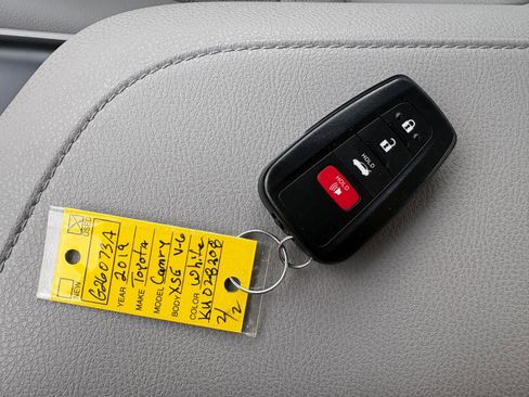 Used 2019 Toyota Camry XSE image 36