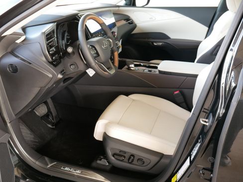 New 2026 Lexus RX 450h AWD image 4