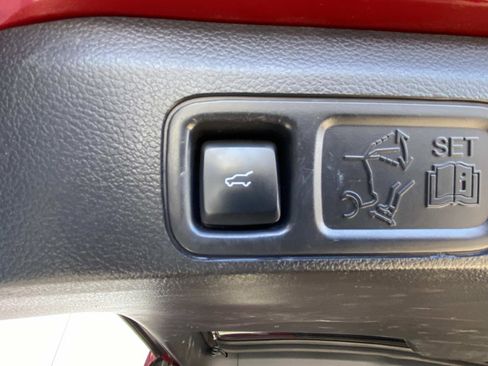 Used 2022 Ford Expedition Limited image 9