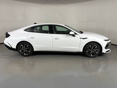 Used 2025 Hyundai Sonata SEL FWD image 10
