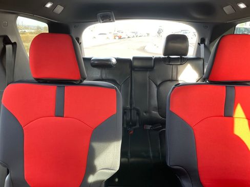 Used 2025 Honda Pilot TrailSport image 17