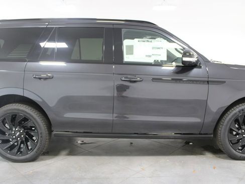 New 2025 Lincoln Navigator Reserve w/ Jet Appearance Package image 10