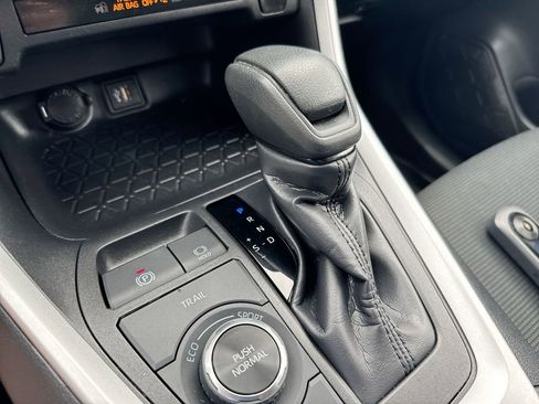 Used 2024 Toyota RAV4 LE AWD/4WD image 17