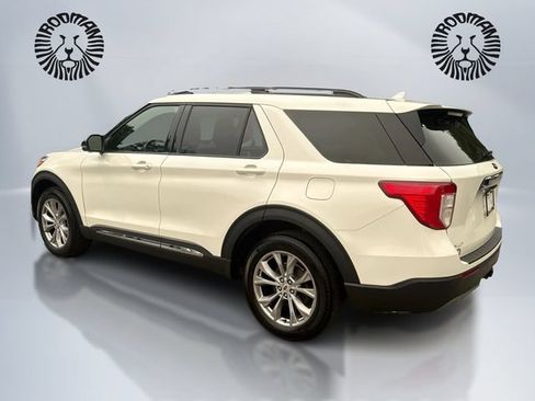 Used 2023 Ford Explorer XLT w/ Equipment Group 202A AWD/4WD image 9