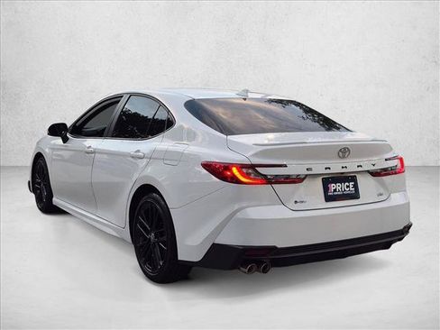 Used 2025 Toyota Camry SE w/ Convenience Package FWD image 8