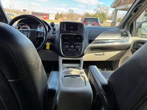 Used 2019 Dodge Grand Caravan SXT FWD image 21