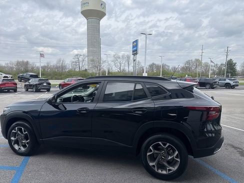 Used 2025 Chevrolet Trax LT w/ LT Convenience Package image 12