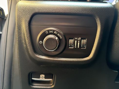 Used 2023 Jeep Grand Cherokee Altitude image 19