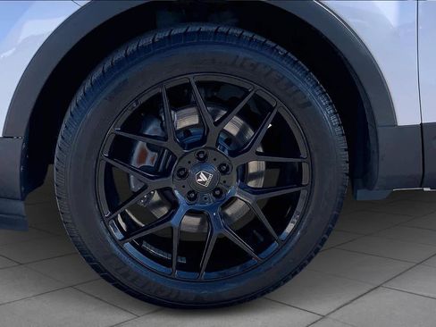 Used 2019 Ford Explorer Limited w/ Class III Trailer Tow Package image 11