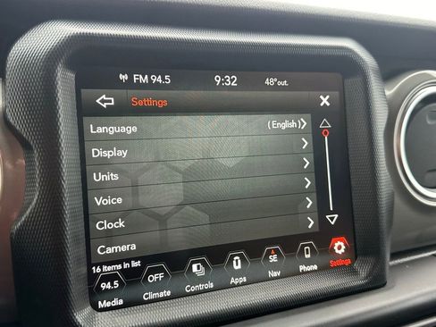 Used 2023 Jeep Wrangler Sahara image 31