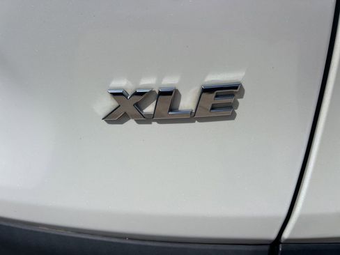Used 2021 Toyota RAV4 XLE Premium image 16