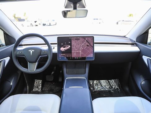 Used 2021 Tesla Model Y Long Range AWD/4WD image 11