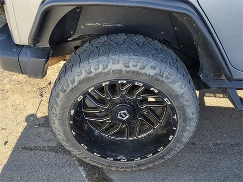 Used 2015 Jeep Wrangler Unlimited Rubicon image 3