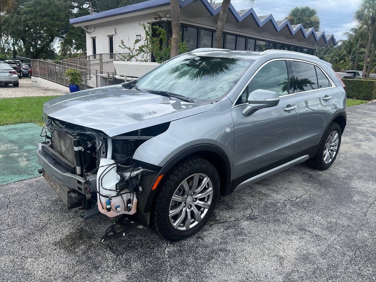 Used 2023 Cadillac XT4 Premium Luxury AWD/4WD image 2