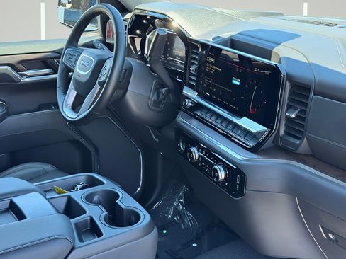 Used 2024 GMC Sierra 1500 SLT AWD/4WD image 18