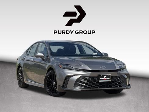 Used 2025 Toyota Camry SE FWD image 1