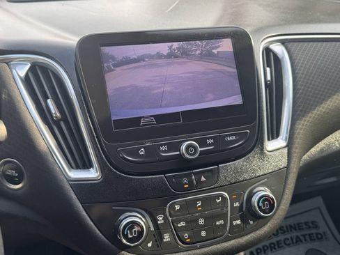 Used 2021 Chevrolet Malibu LT FWD image 13